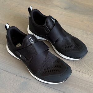 TIEM Black Women's cycling Shoes. No cleats